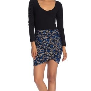 NWT Bailey 44 Neutra Camo Print Cinching Mini, 0